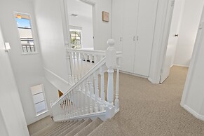 Elegant 3-bed Home From Sunny Glenelg Beach