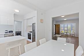 Elegant 3-bed Home From Sunny Glenelg Beach