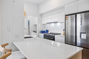 Premium 4-bed Coastal Escape With BBQ and Pool
