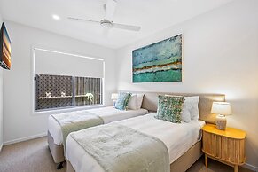 Premium 4-bed Coastal Escape With BBQ and Pool