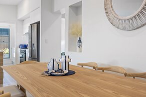 Premium 4-bed Coastal Escape With BBQ and Pool