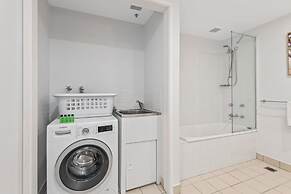 Sleek Kensington 2-bed With BBQ Area & Gym