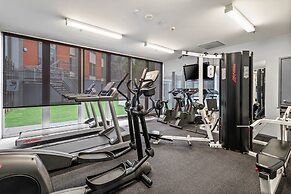 Sleek Kensington 2-bed With BBQ Area & Gym