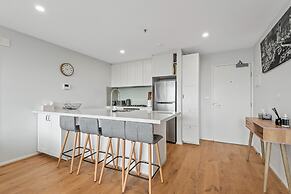 Sleek Kensington 2-bed With BBQ Area & Gym