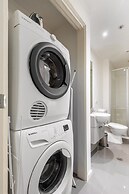 Melbourne CBD 2BR Apt With Pool & Gym Access