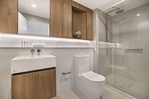 High-rise Balcony Unit With City Views, Gym, Pool
