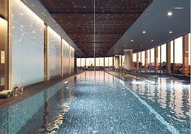 High-rise Balcony Unit With City Views, Gym, Pool