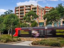 Central Braddon Retreat With Balcony & Pool Access