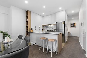 Remarkable 3-bed With City Views & Swimming Pool