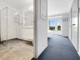 3-bed With Alfresco Dining & Pool in Batemans Bay