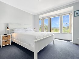 3-bed With Alfresco Dining & Pool in Batemans Bay