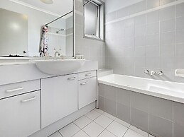 3-bed With Alfresco Dining & Pool in Batemans Bay