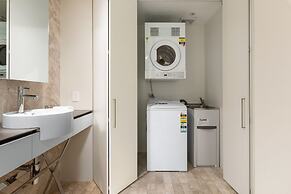 Modern 1-bed With Balcony in Surry Hills
