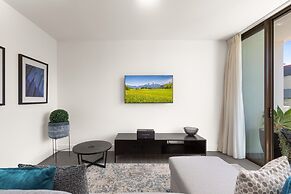 Modern 1-bed With Balcony in Surry Hills