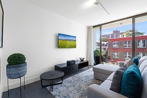 Modern 1-bed With Balcony in Surry Hills