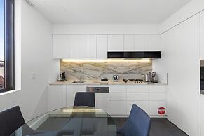 Modern 1-bed With Balcony in Surry Hills