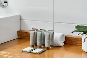 Cosy Ground Floor Unit Moments From The Beach