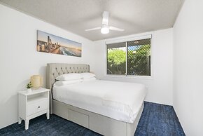 Cosy Ground Floor Unit Moments From The Beach