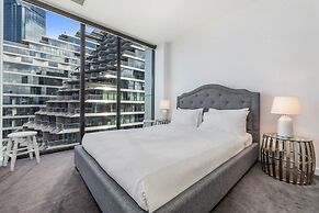 Incredible City Views in Convenient CBD Apartment