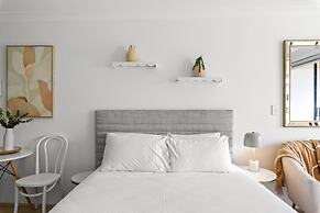 Ideal Studio Inner-city Pad With Private Balcony