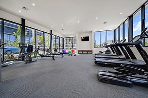 Chic 1-bed With Sophisticated Decor,