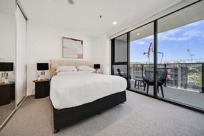 Chic 1-bed With Sophisticated Decor,