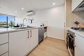 Chic 1-bed With Sophisticated Decor,