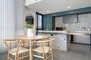 Spacious 2-bed Apartment With Rooftop Views