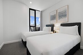 Spacious 2-bed Apartment With Rooftop Views