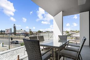 Spacious 2-bed Apartment With Rooftop Views
