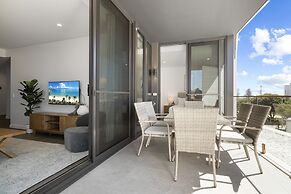 Spacious 2-bed Apartment With Rooftop Views