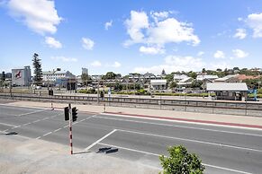 Spacious 2-bed Apartment With Rooftop Views