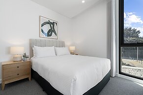 Spacious 2-bed Apartment With Rooftop Views