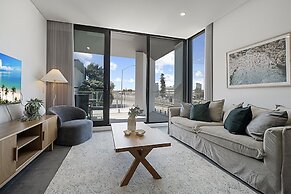 Spacious 2-bed Apartment With Rooftop Views