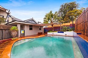 Modern 3-bed With Pool & Water Views by Beach