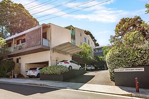 2-bed Harbourside Home With Views in Fab Location