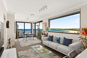 Pristine 2-bed With Expansive Beach Views