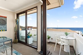Pristine 2-bed With Expansive Beach Views
