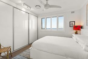 Pristine 2-bed With Expansive Beach Views