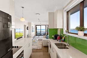 Pristine 2-bed With Expansive Beach Views