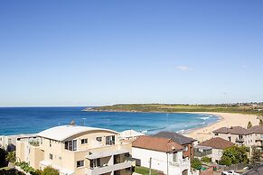 Pristine 2-bed With Expansive Beach Views