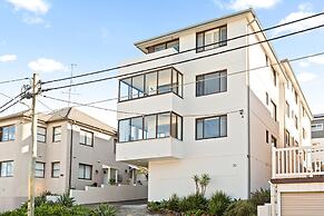 Pristine 2-bed With Expansive Beach Views