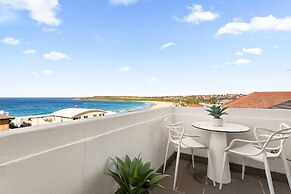 Pristine 2-bed With Expansive Beach Views