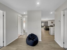 Spacious 4-bed House Near Batemans Bay Centre