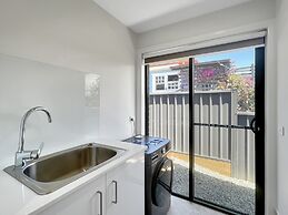 Spacious 4-bed House Near Batemans Bay Centre
