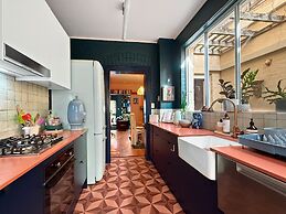 Charming Townhouse Steps From Newcastle Beach