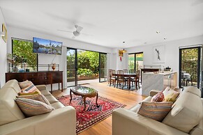 Spacious 2-bed Retreat With BBQ & Courtyard