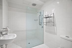 Melbourne CBD 1-bed With A/C Close to Theatres