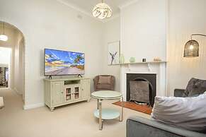 Comfortable Terrace in Central Location