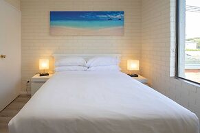 Charming 2-bed Apartment With Bay Views
